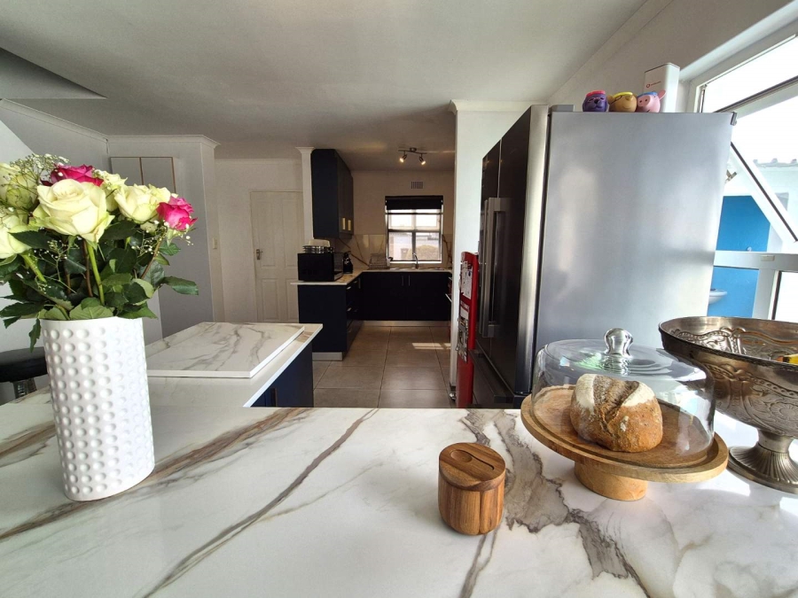 4 Bedroom Property for Sale in Marina Da Gama Western Cape